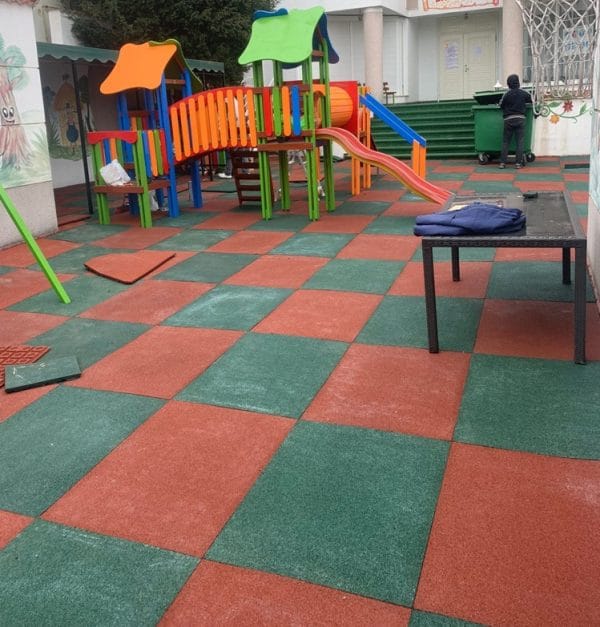 De ce să amenajezi cu dale din cauciucîn loc de dale beton